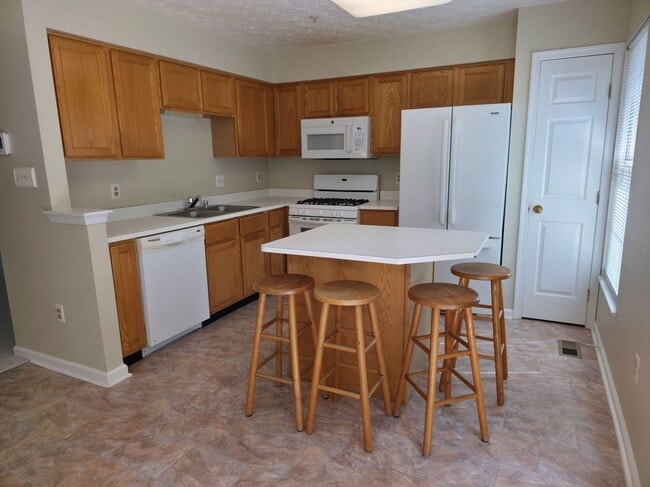 Building Photo - 705 Pine Drift Dr