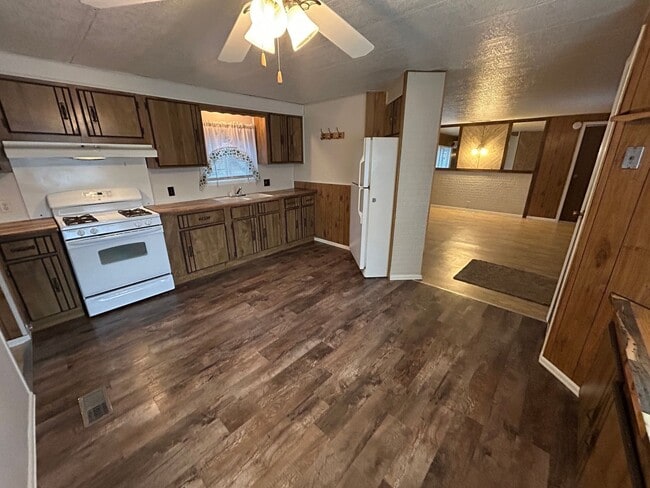 Building Photo - 123 Opal Dr