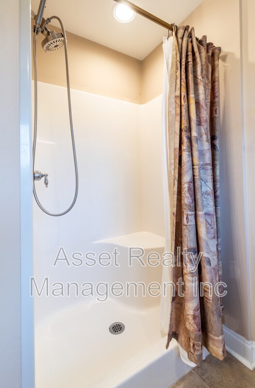 Building Photo - 8334 Bay Gardens Ln