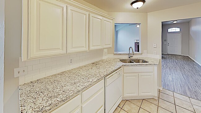 Building Photo - 4 Bedroom 2 Bath in Deer Creek Schools- Ga...