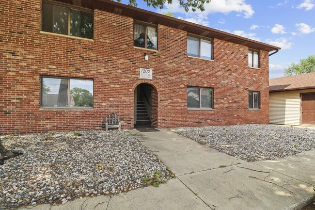 Primary Photo - 1202 Dean Dr