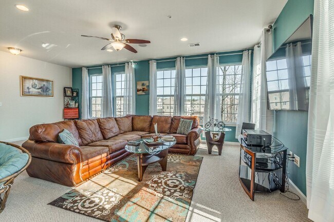Building Photo - 3-bedroom, 2.5-bathroom condo with a great open-concept main level.