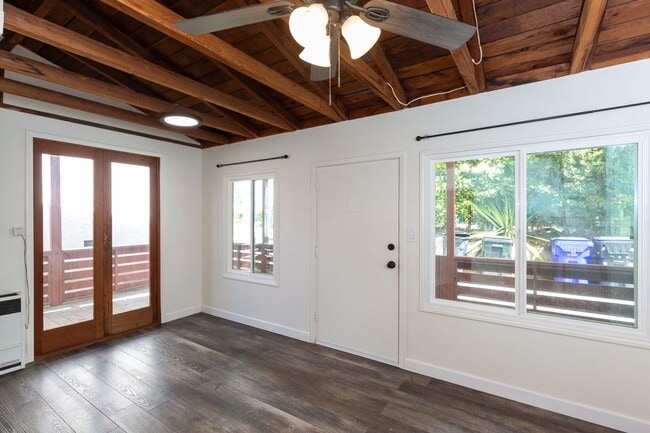 Building Photo - 1 Bedroom Home in South Mission Hills, San Diego