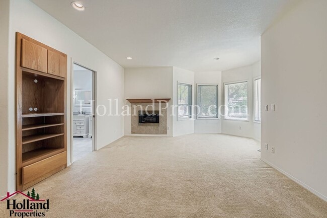 Building Photo - 1655 SE Brookwood Ave