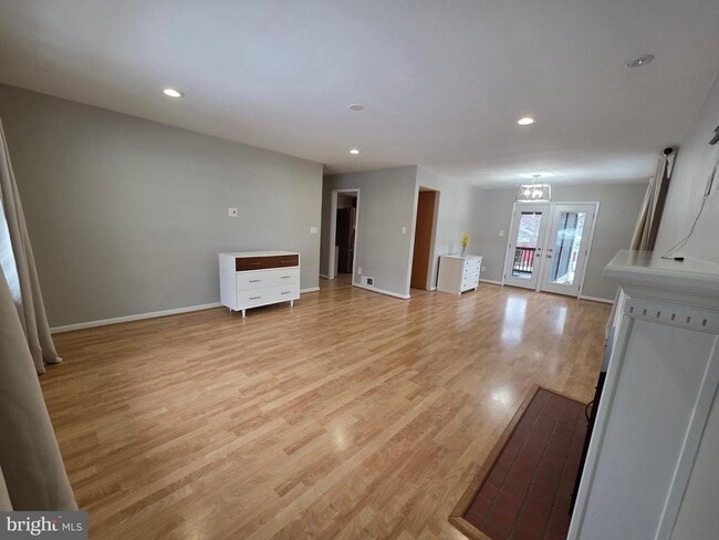 Building Photo - 8140 Drayton Ln