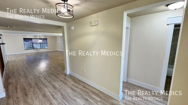 Building Photo - 1040 Elderberry Dr