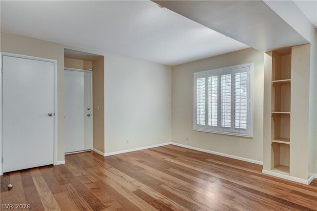Building Photo - 3223 Pinehurst Dr