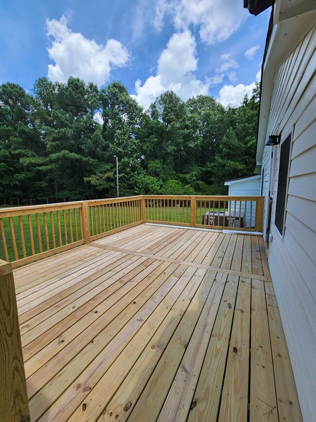 Building Photo - Apex-Durham /3BR Jordan Lake House