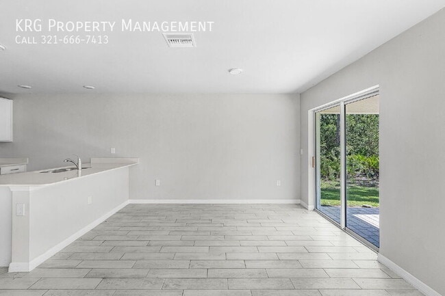 Building Photo - 3020 N Lakewood Rd