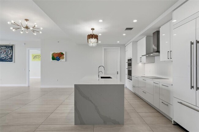 Building Photo - 301 1st St S