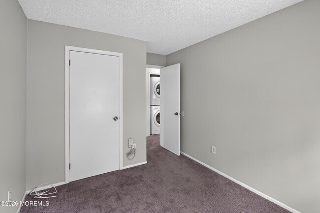 Building Photo - 92 Des Moines Ct
