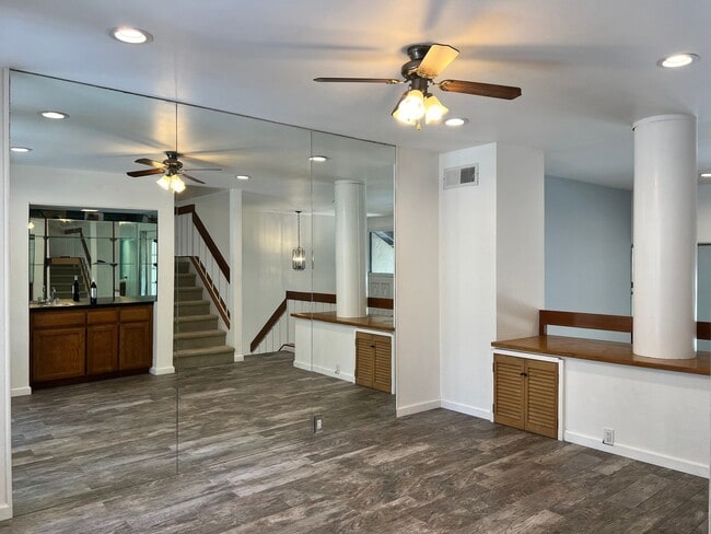 Building Photo - Spacious 2 Bedroom 2-1/2 Bathroom Townhome with 2-car garage in La Jolla near UCSD