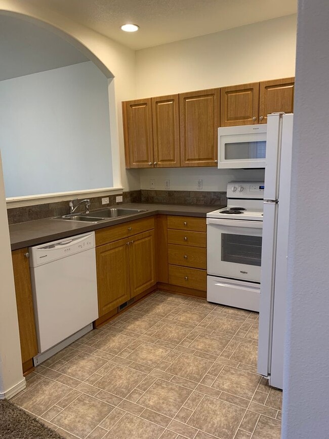 Building Photo - 363 SW Garfield