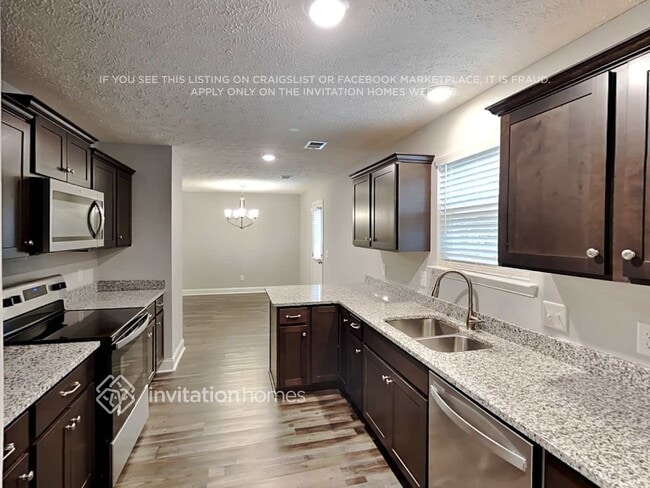 Building Photo - 838 Cedar Ln