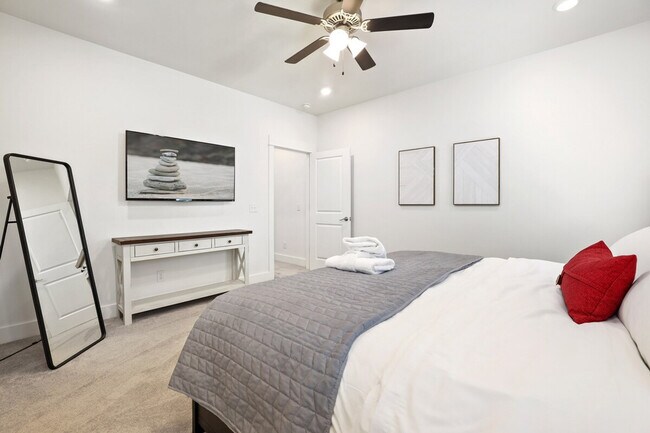 Building Photo - 158 E South St