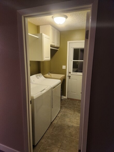 Laundry - 1150 Hauer Dr