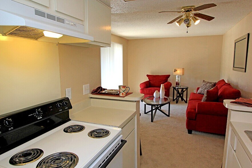 Building Photo - 7630 Wood Hollow Dr