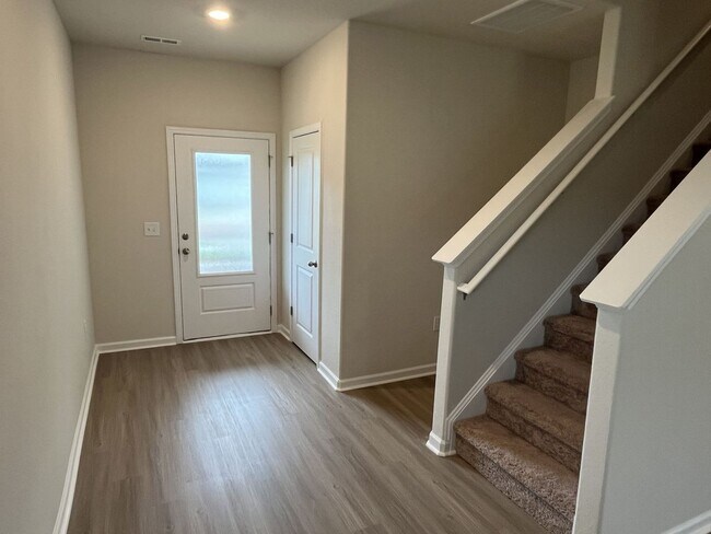 Building Photo - Newer 3 Bed House in East Charlotte