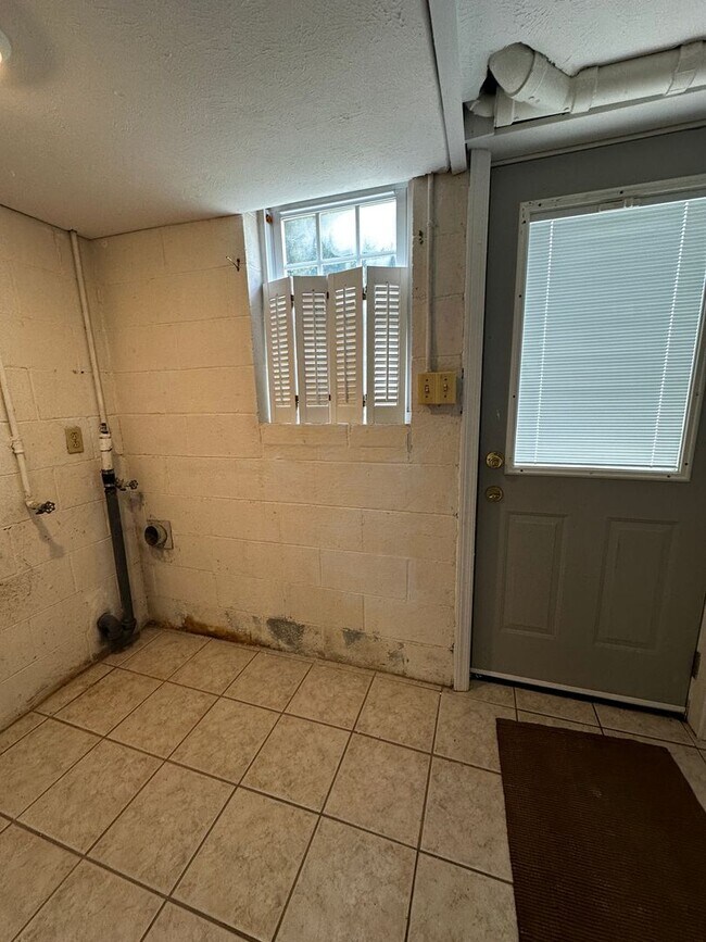 Building Photo - Partially furnished 3 bed/ 1.5 bath - Morristown, TN