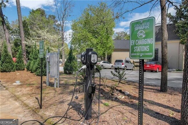 Building Photo - 40 Glenald Way NW