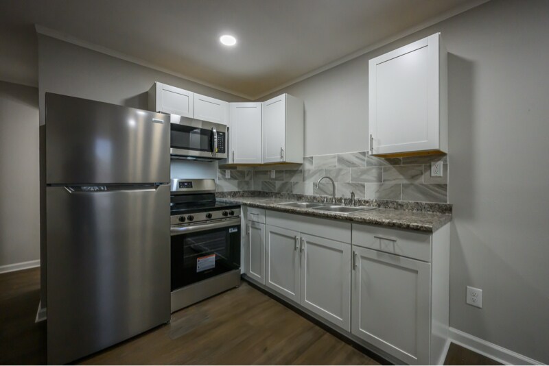 Building Photo - 195 E Charles St