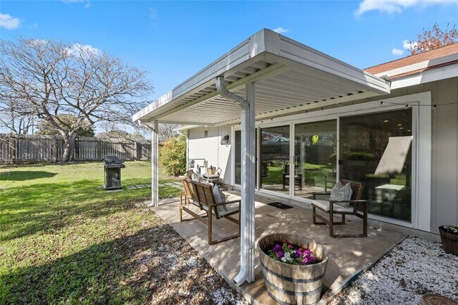 Building Photo - 1505 Westbury Trail