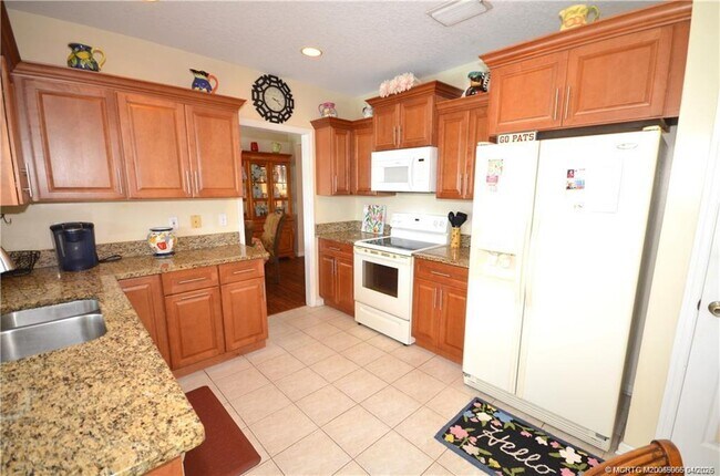 Building Photo - 753 NW Waterlily Pl