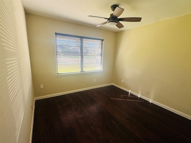 Building Photo - 605 Tovrea Rd