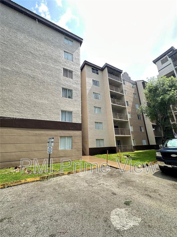 Building Photo - 15231 SW 80th St