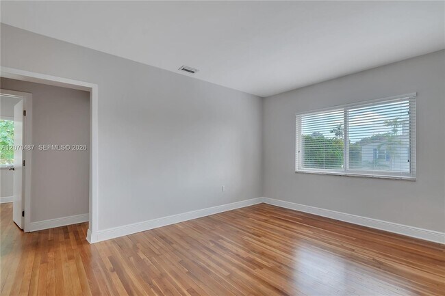 Building Photo - 3783 SW 27th St