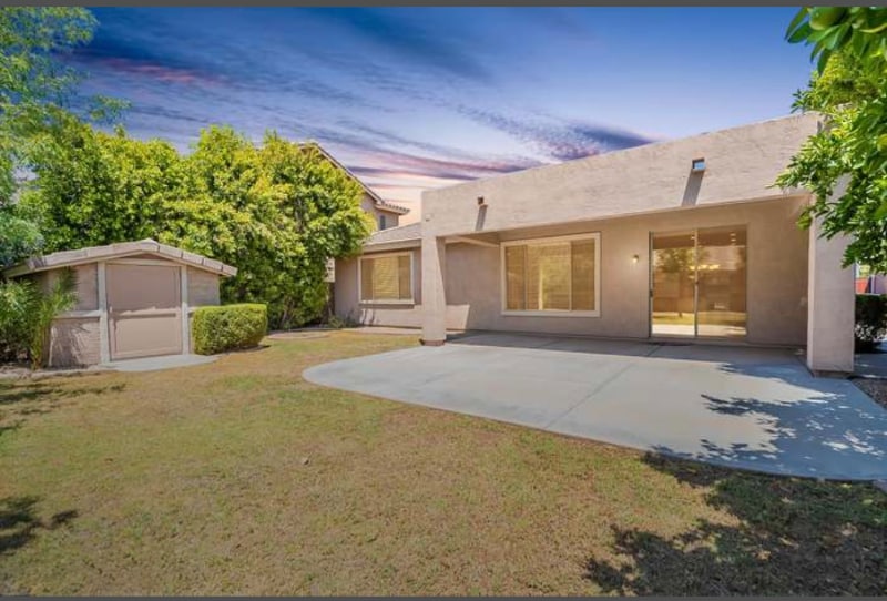 Building Photo - 201 W. Roadrunner Dr.