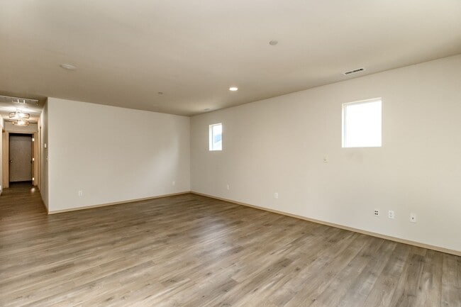 Building Photo - Fantastic DuPont Rambler with AC and Sprinkler System