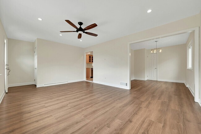 Building Photo - 126 Huber St