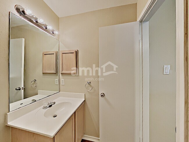 Building Photo - 12202 Gwendolen Dr