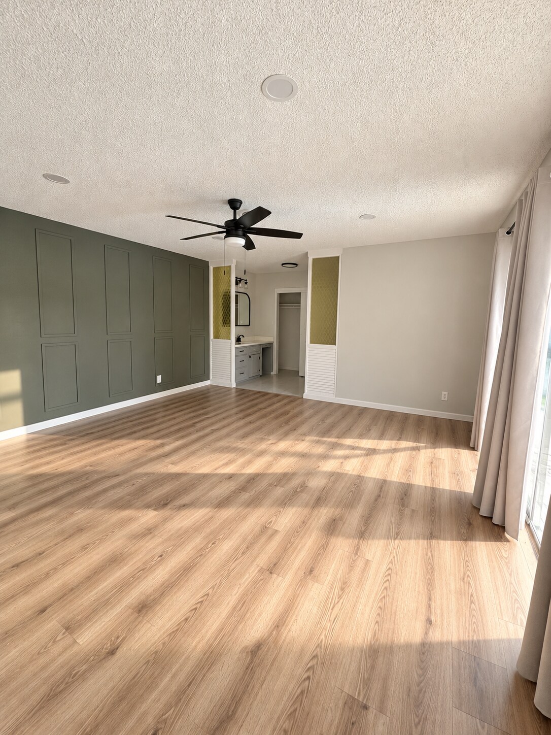 Building Photo - 2401 Rio Vista Dr