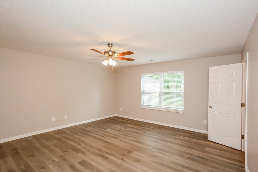 Building Photo - 4751 Lakestone Dr