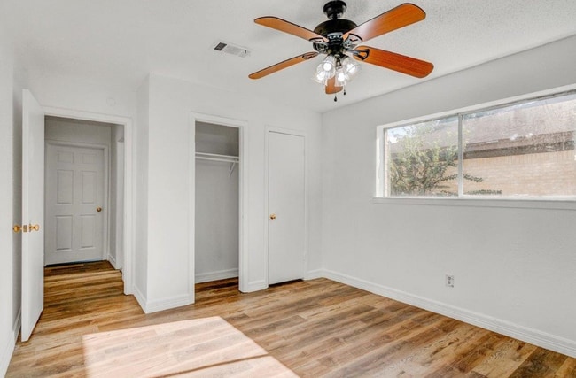 Building Photo - 5585 Scenic Dr
