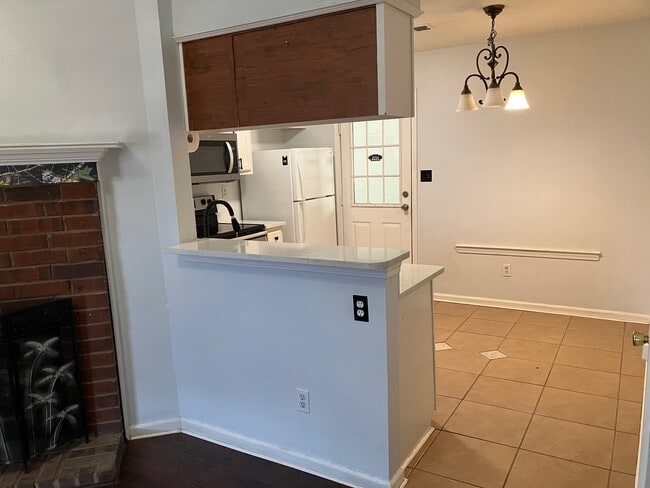 Building Photo - 7054 Foxhall Dr