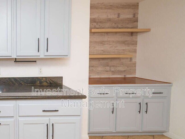 Building Photo - 9860 Dale Ave