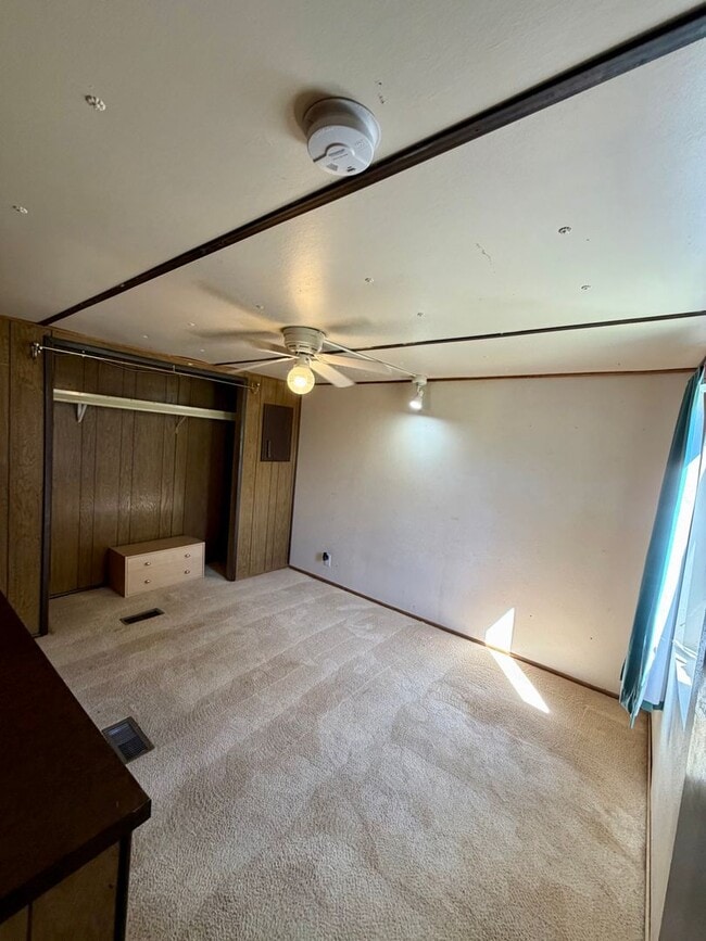 Building Photo - Cozy 3BR Home with Fenced Yard – Available Now!