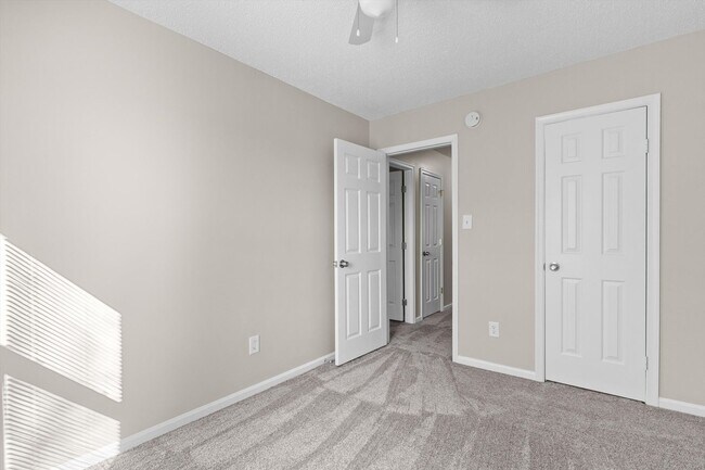 Building Photo - Stylish Living Meets Ultimate Convenience in This 3BR/2.5BA Ocean Lakes Townhome!