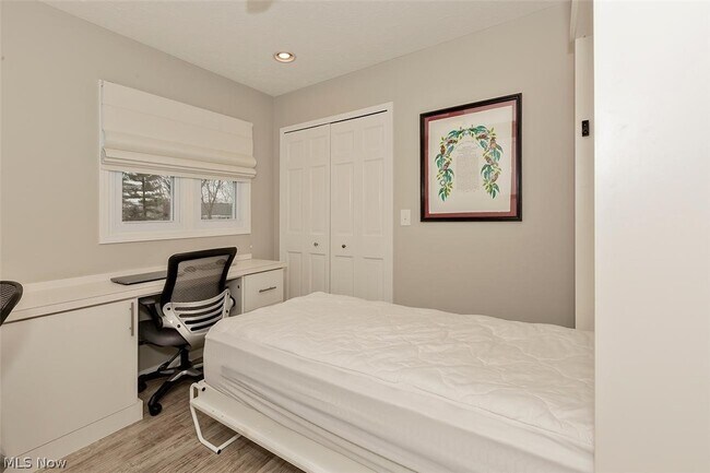 Building Photo - 26055 Hurlingham Rd