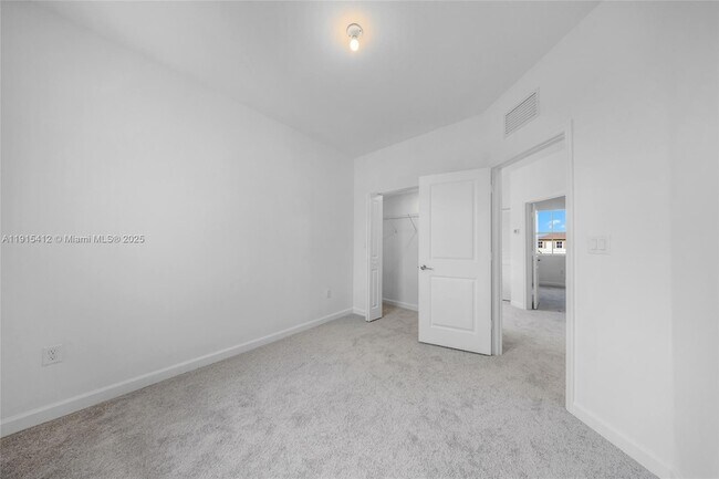 Building Photo - 2448 SE 27th Terrace