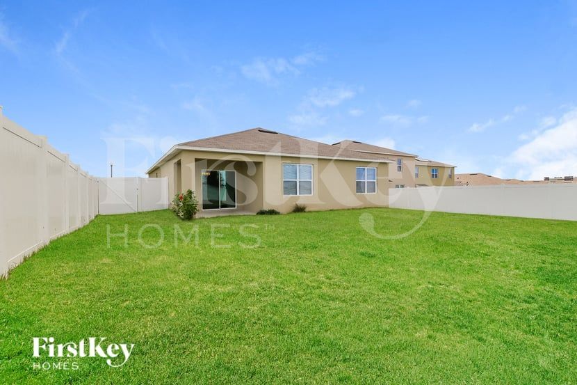 Building Photo - 401 Panda Pl