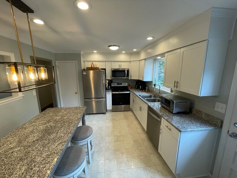 Building Photo - 4528 Sherry Ln