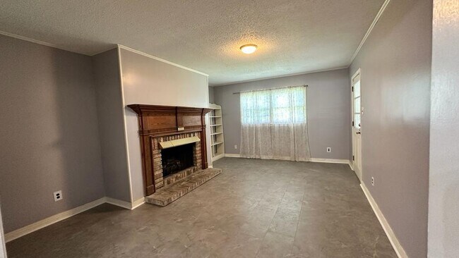 Building Photo - 2766 N Barksdale Dr