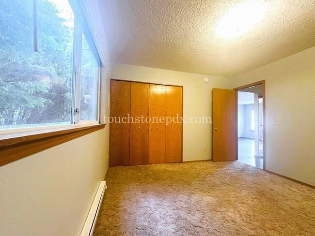 Building Photo - Classic 2-bedroom in King Arthur Court Apa...