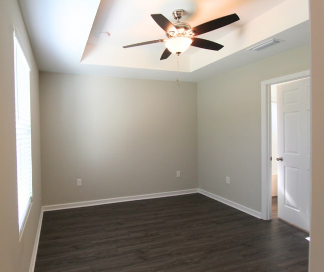 Building Photo - Coming Soon! 3 Bedroom Duplex with Garage!
