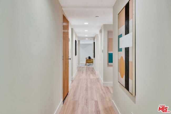 Building Photo - 118 S Clark Dr
