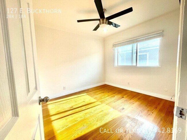 Building Photo - 127 E. Buckthorn-